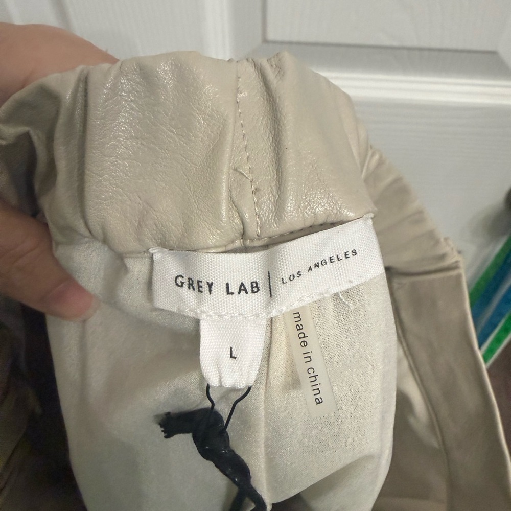 Grey Lab Zola Faux Leather Shorts Taupe Size L High Waist Tailored Shorts NWT - Picture 8 of 9